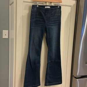 Women’s Cello pull on jeans. Size large.